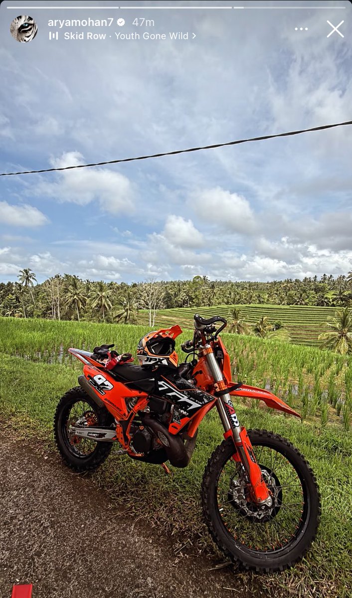 𝓥 🎀 tweet media