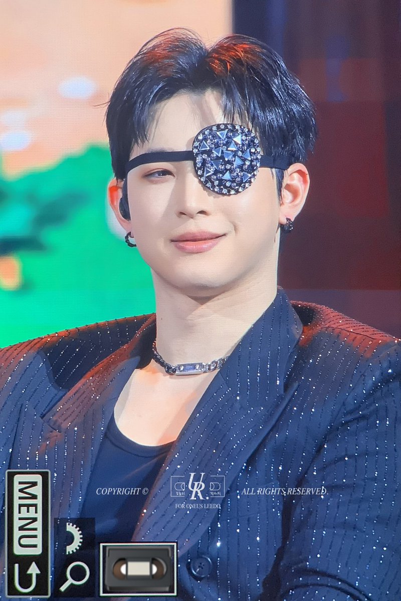 𝑼𝑹. tweet media