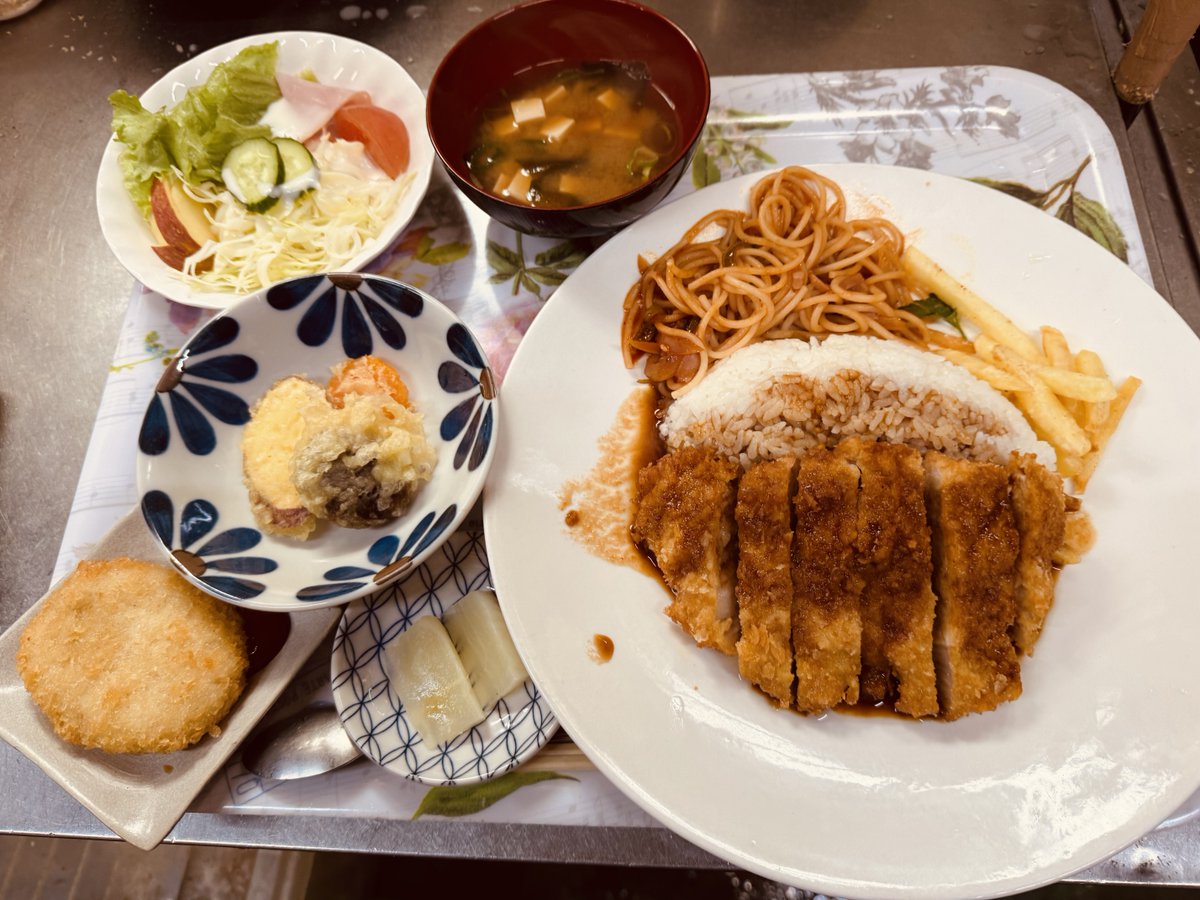 manganomusi1's tweet photo. 今日の定食はかつめしです https://t.co/fDZUOT6ZgJ