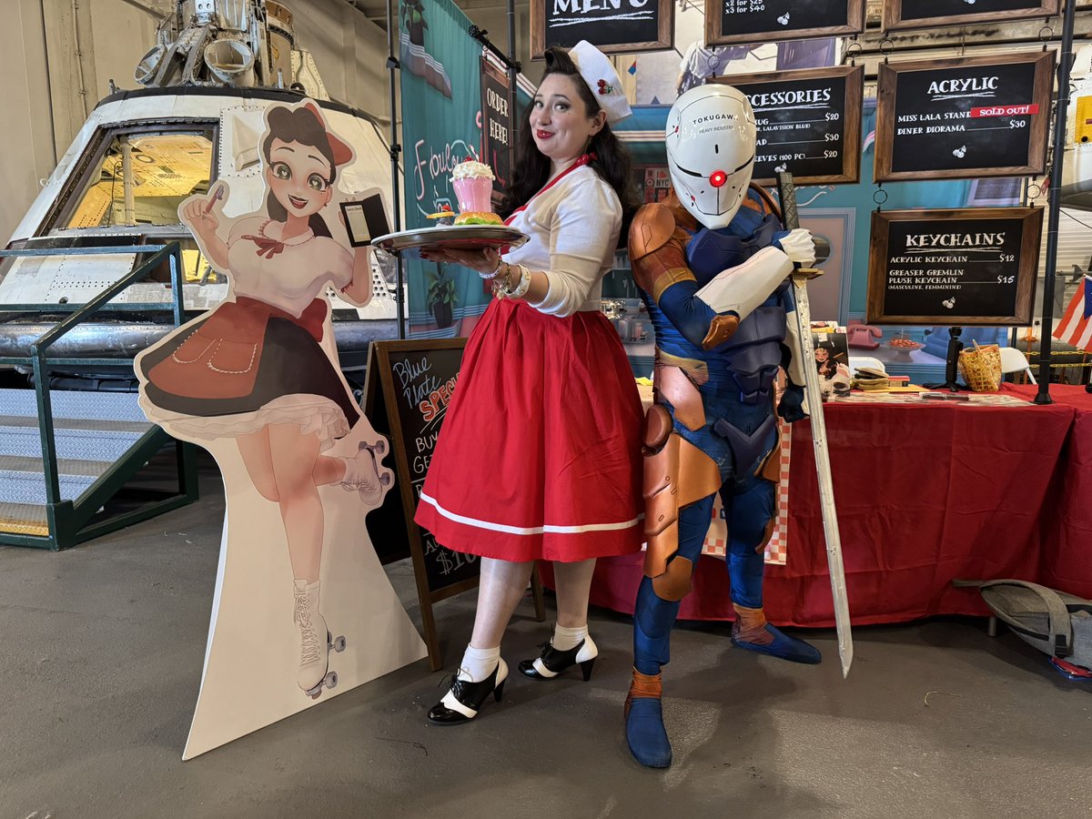 X_DeathVT's tweet photo. Had a good time at carrier con happy to have met some of my oshi @zentreya @pipkinpippa @MissLalaVT https://t.co/Fjr2UhXtIq