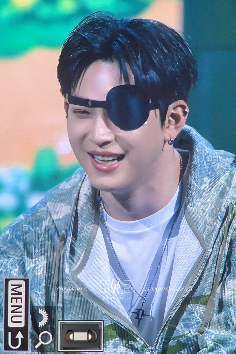 𝑼𝑹. tweet media