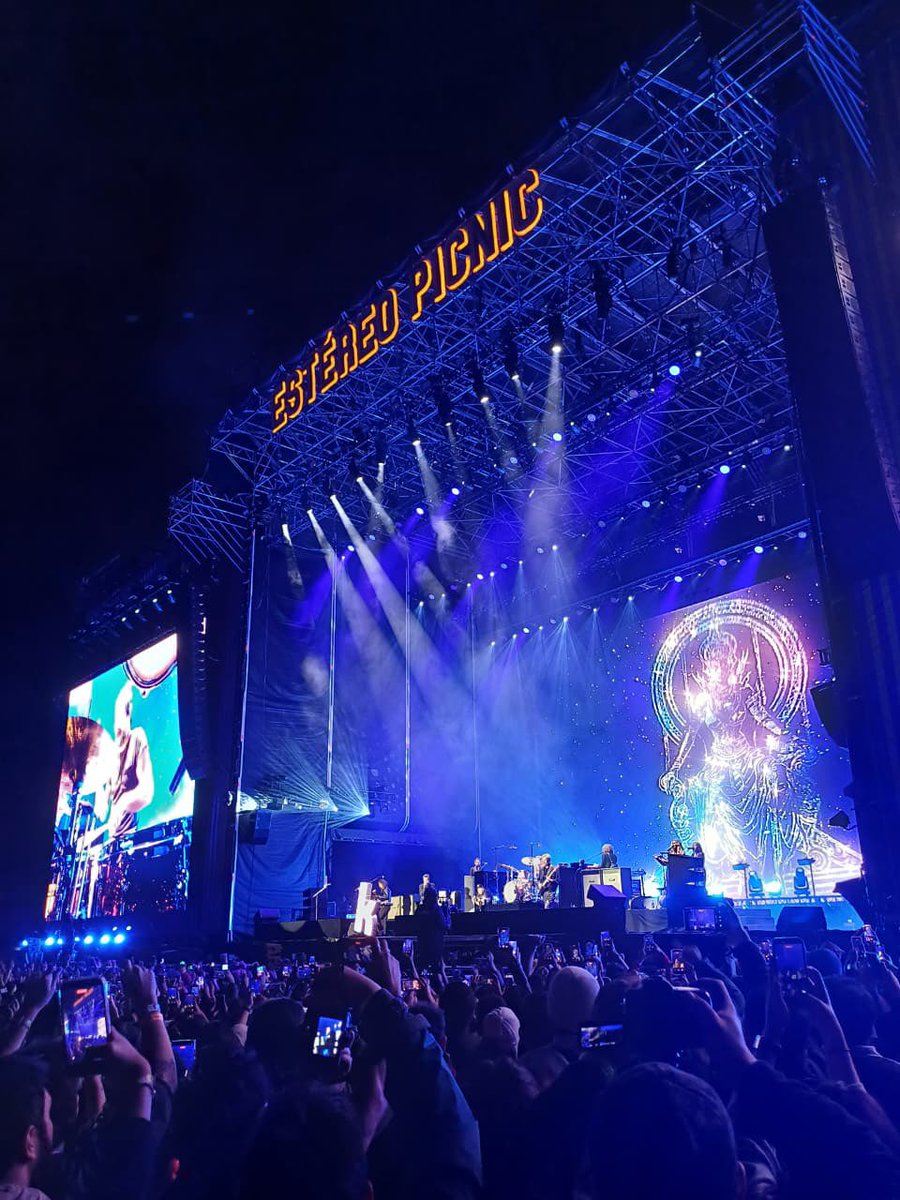 UMusicColombia's tweet image. Esta noche es de @thekillers 🙌🏻😩🩵
#thekillers #fep