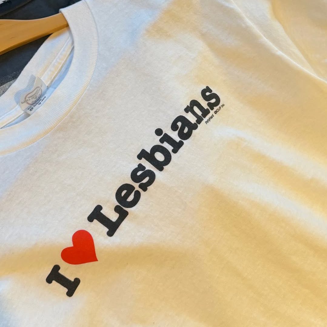 planetamiko's tweet photo. “I ❤️ LESBIANS” PERIODDD https://t.co/uYbUoPwtl4