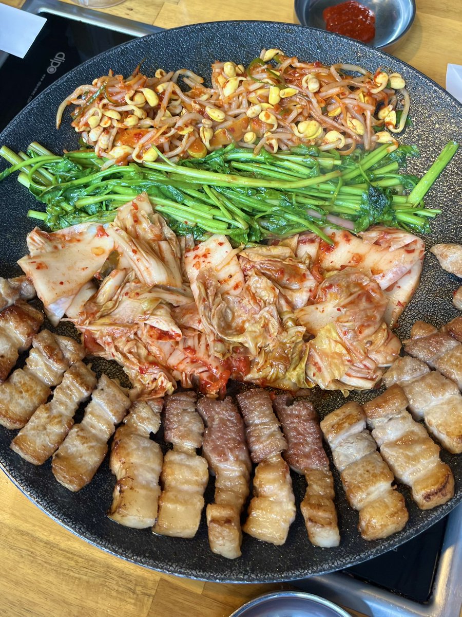 なべけい tweet media