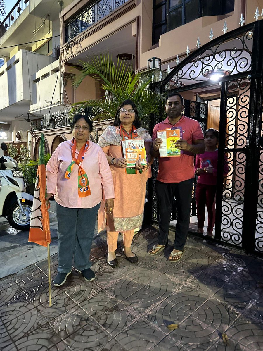 “आम जनता” कहकर जिनको मंच पर बिठाया गया, तहकीकात में निकला, 
हर किरदार सत्ता से ही जुड़ा पाया गया।

जो सवाल पूछ रहे थे “जनता” बनकर, 
वो सवाल नहीं स्क्रिप्ट थी,
और जो “आम लोग” दिखाए गए,
वो असल में सत्ता की ही लिस्ट थी।