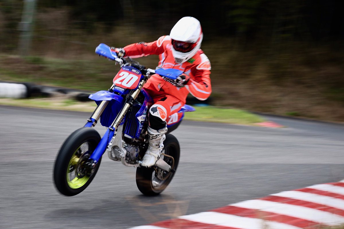 本日は
全日本スーパーモト選手権 第1戦
S1PROクラス レース1
勝利したのは
＃20 Joshua Mclean
日本初勝利

2位 ＃3    沖 勇也
3位 ＃01  鈴木 優那
4位 ＃ 4   金子 和之
5位 ＃05  新井　誠
6位 ＃06  五十住 洋佑

#スーパーモト　#モタード