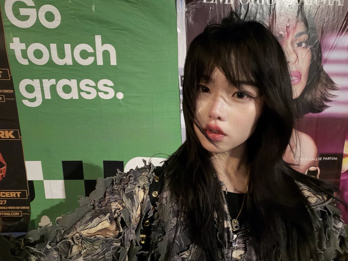 xiupch's tweet image. go touch grass #please