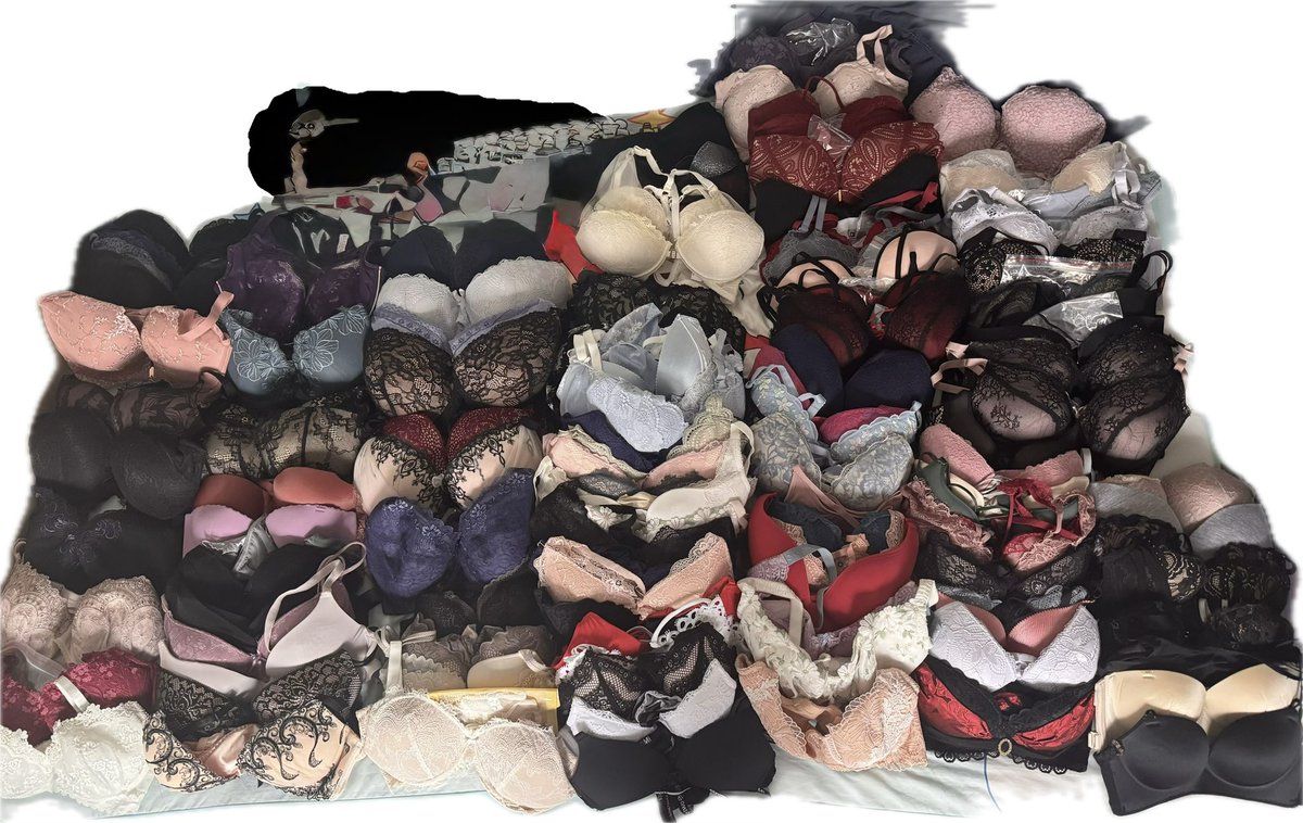 意淫身邊的小母狗們 tweet media