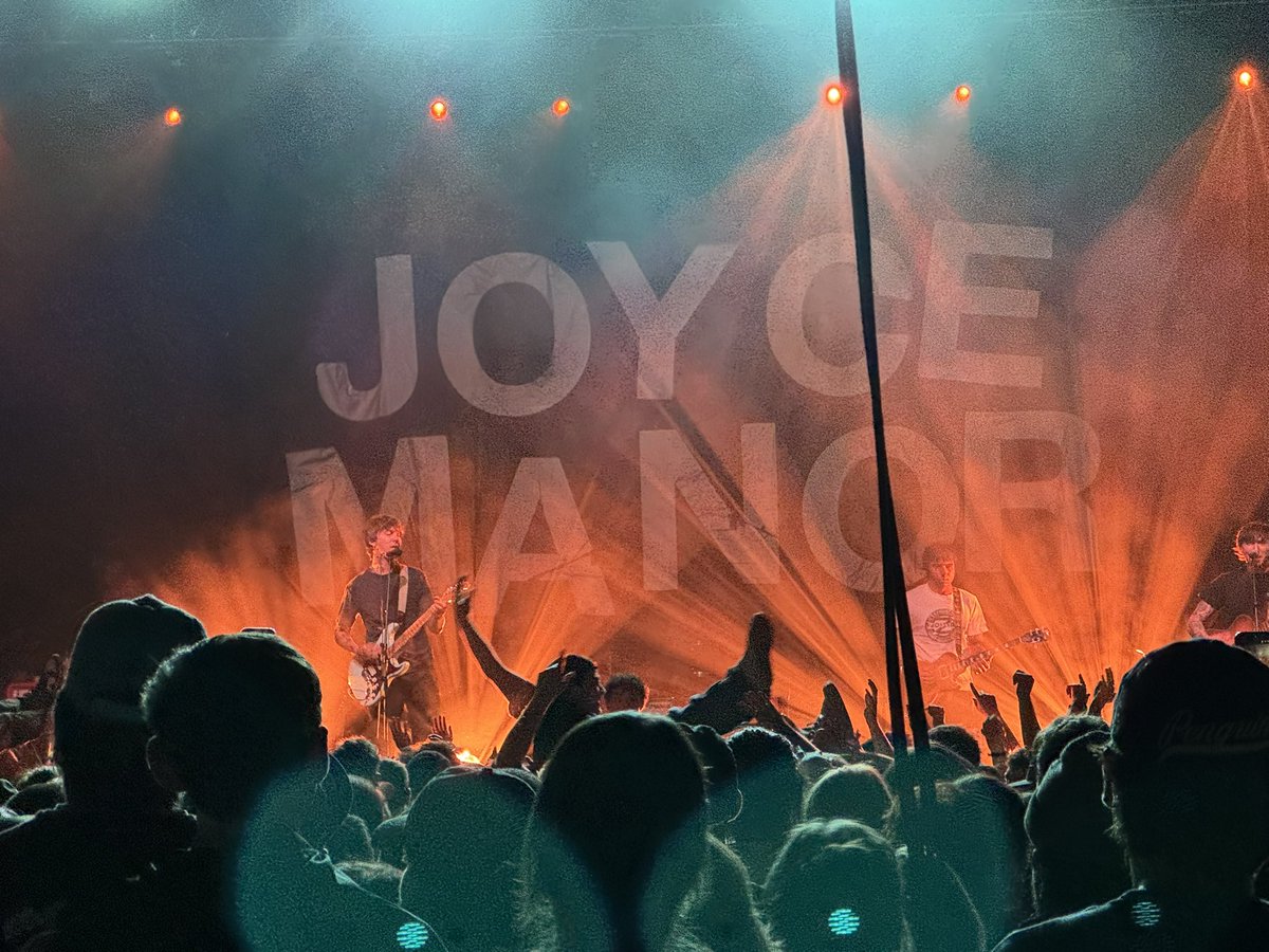 chloro4m's tweet photo. @JoyceManor house of blues 21 mar 2026 https://t.co/uXV0kqsZSm