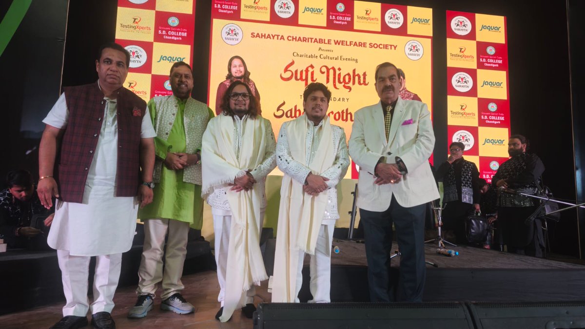 The soulful sounds of the Sabri Brothers filled the SD College Auditorium as they took the stage for a soul-stirring qawwali performance!  The evening, arranged by Sahayta, an NGO, aimed to raise funds for cancer survivors.