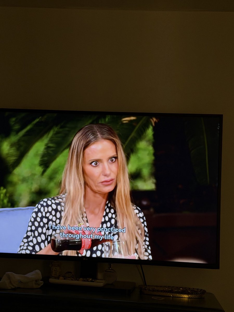 This is all of us every time Amanda speaks. #RHOBH