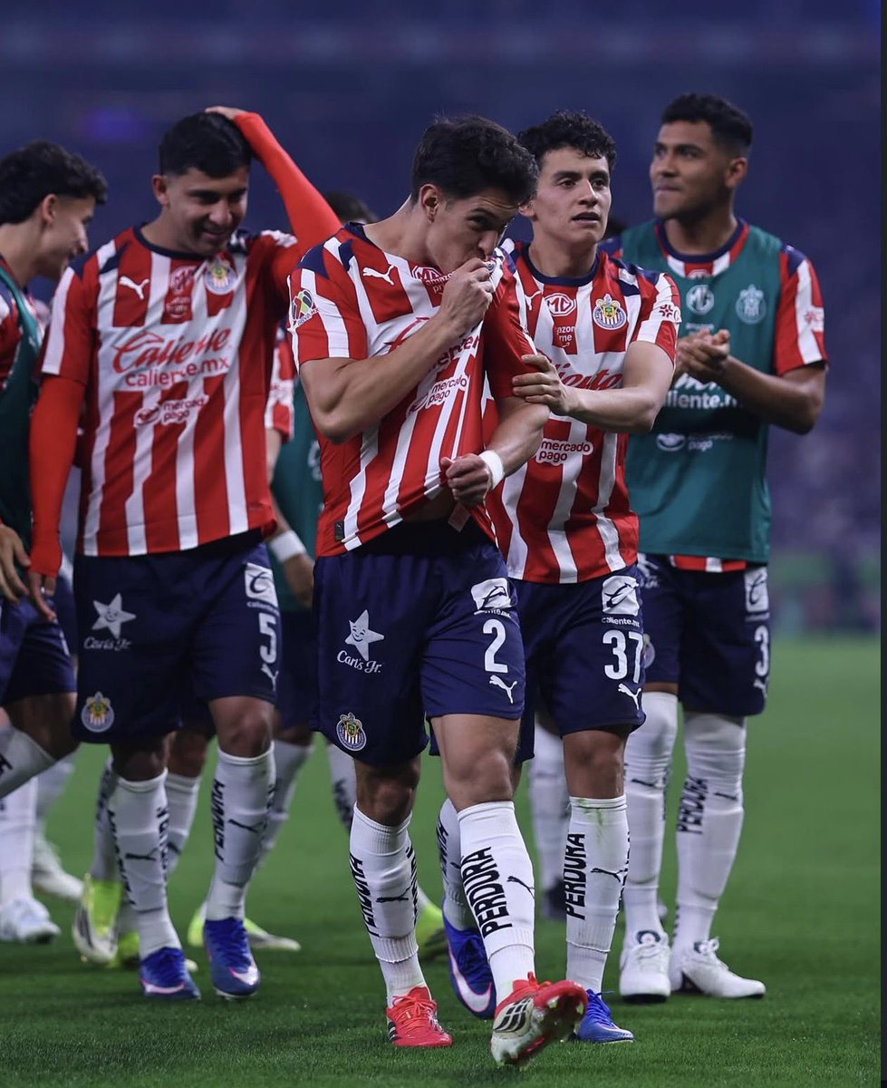 Total 90 tweet media