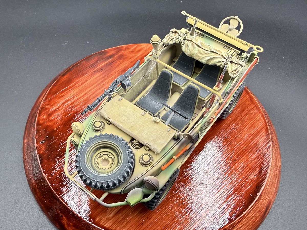 Pmeny60jgKSdKXF's tweet image. シュビムワーゲTYPE166
完成しました！
ちょい後が支えててウェザリングその他諸々をやってる時間が無いんで、とりあえずここまでとします😅
#タミヤ #シュビムワーゲン #MM #ファインモールド