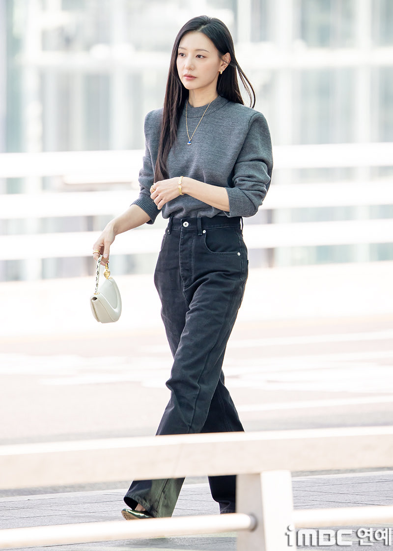 Kim Ji Won Philippines 🇵🇭 tweet media