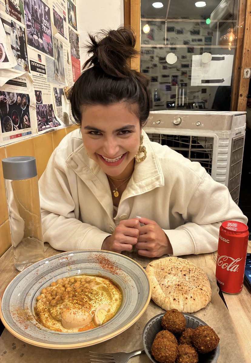 Valentina Gomez tweet media