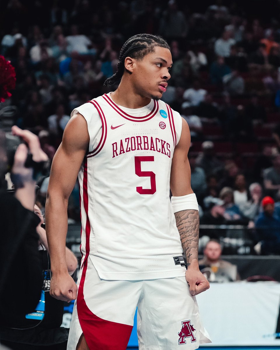 BBakerHogs's tweet photo. Darius Acuff vs High Point to go to the Sweet Sixteen:

- 36 points
- 6 assists
- 1 rebound
- 1 steal
- 11/22 (50%) FG
- 3/6 (50%) 3P
- 11/13 (85%) FT
- 34 minutes
- +8 in a 6-point win

The best to ever do it. #WPS https://t.co/0bRjiRjOvc