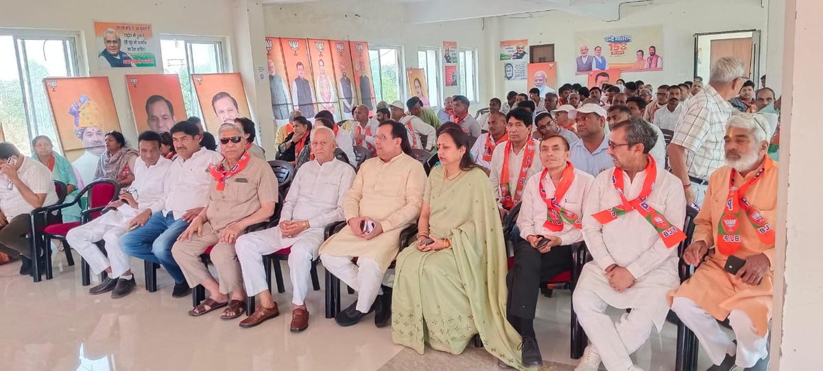 haryanvitai's tweet photo. कैप्टन अभिमन्यु भाजपा की संगठनात्मक बैठक जो गुड़गांव व रेवाड़ी में आयोजित की गई में बढ़-चढ़ हिस्सा ले रहे हैं 

भाजपा संगठन के कर्मठ पदाधिकारियों के साथ आगामी कार्ययोजनाओं और विभिन्न समसामयिक विषयों पर विस्तार से चर्चा करते हैं 

कैप्टन अभिमन्यू काफी लम्बे समय से संगठन से जुड़े हुए नेता है और भाजपा को आगे बढ़ाने के लिए शुरु से ही प्रयासरत है