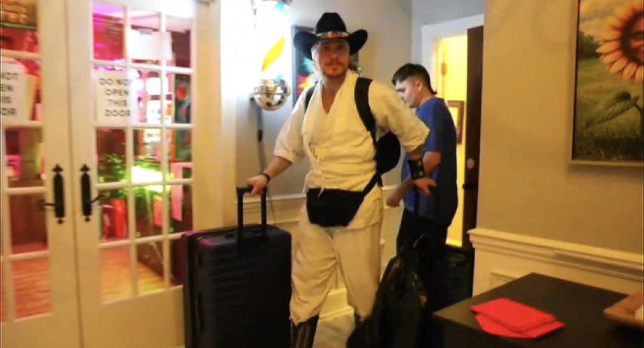 Gin’n’Piss tweet media