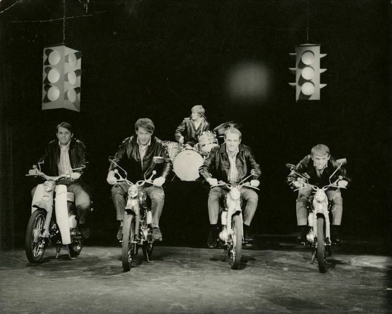 vienna🪲/🌊🌴/🎯🎸 tweet media