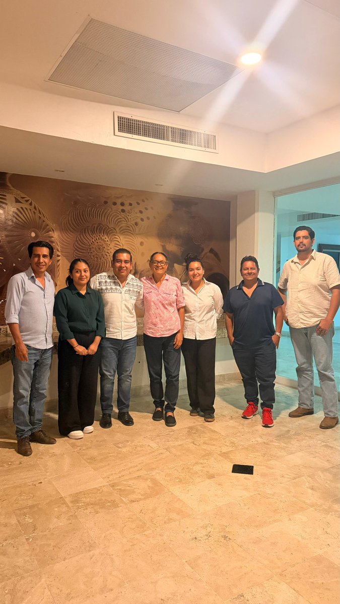 En un ambiente de diálogo cercano y compromiso con la ciudadanía, el Secretario de Vinculación, Iván Monjaraz; el Secretario de Elecciones, Óscar Romero; y el Coordinador Territorial, Rubén Madrigal, de Fuerza por Oaxaca, culminaron una productiva jornada de reuniones de trabajo