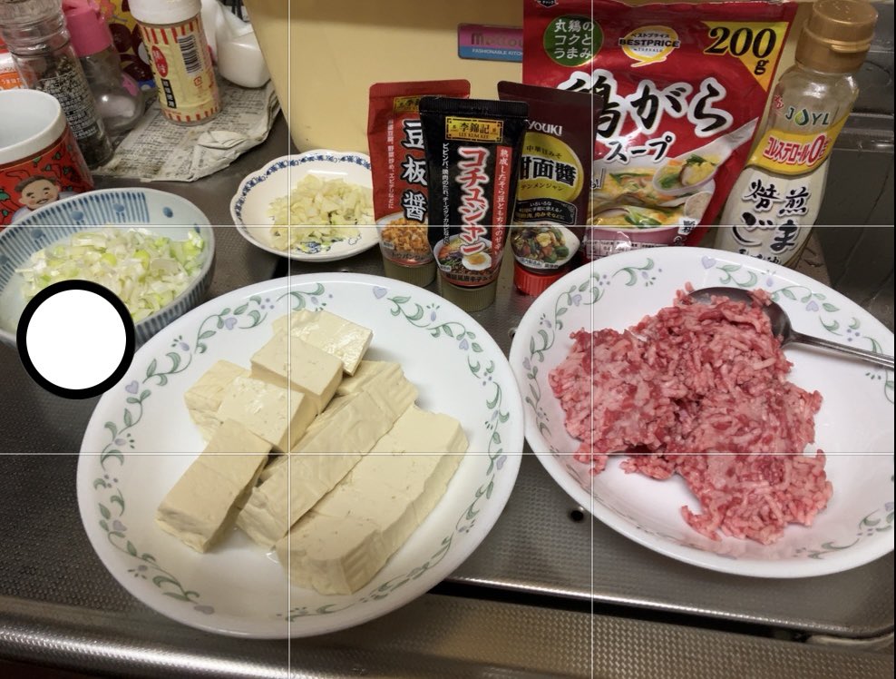 2951KENMARY's tweet photo. ベース鍛錬中🦵
なのだが
先週火曜日の通勤ランで
左脚ハムスト肉離れしてしまい・・・
通勤ランで遅刻したら会社に何言われるかわからんので無理して歩いて走った結果

椅子にも便座にも座るのが億劫
当分走れそうも無い(T . T)

なので休日はキッチンドリンカー（笑）
今夜は麻婆豆腐でグビっと！🐢 https://t.co/4saaxNTXMn