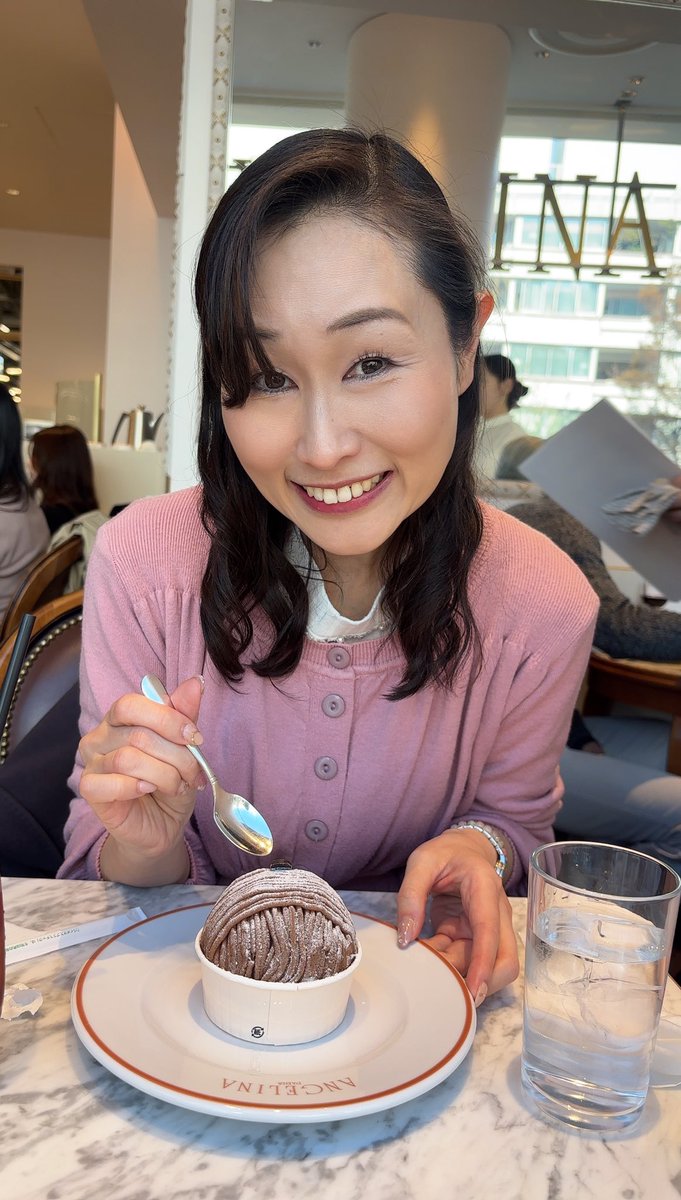 昨日は #楓あん さんとアンジェリーナでモンブランを堪能🥰💕
ちょい大きめのオリジナルサイズでオーダーしたけど全然イケるw
何ならもう一個もイケたかもw
久々に色んな話しして盛り上がった連休中日でした🎶
そーなのよね…世間は3連休なのよね🤣