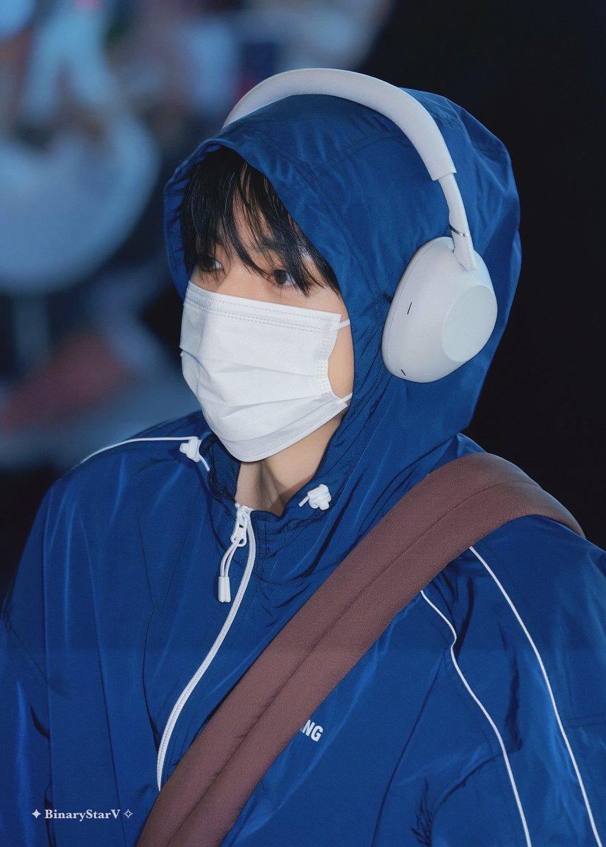 BinaryStar_V's tweet photo. HD•260322 출국✈️

#김태형 #태태 #テテ #BTS #방탄소년단 #BTS_ARİRANG https://t.co/EK4aHmBVAq