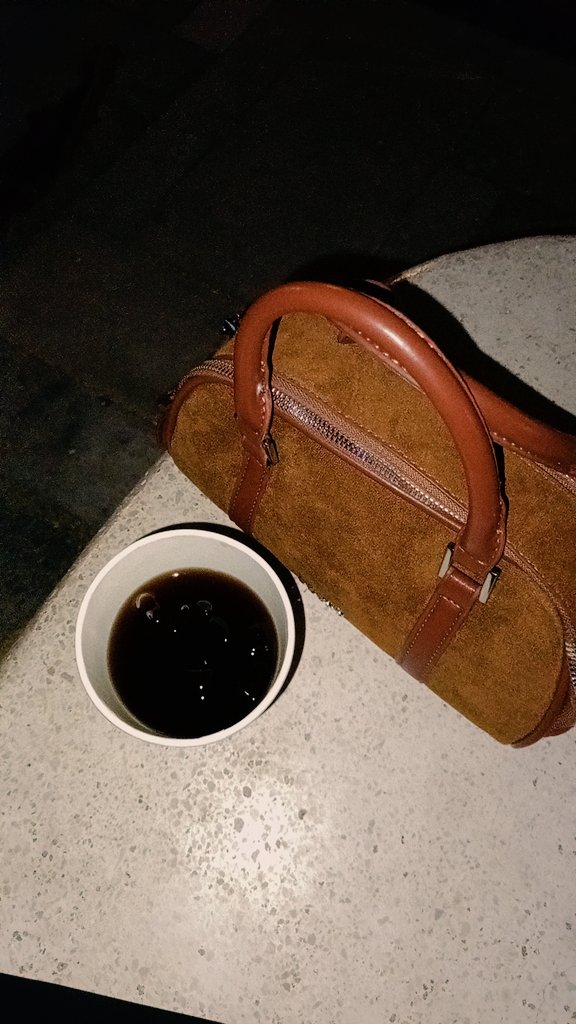 h16570's tweet photo. "كل ماقلت له يابن الحلال 
المحبة عطا وانت بخيل
التفت يمي وهو عجل وقال
لذة الحب في الشئ القليل" https://t.co/esdAtQxwOE