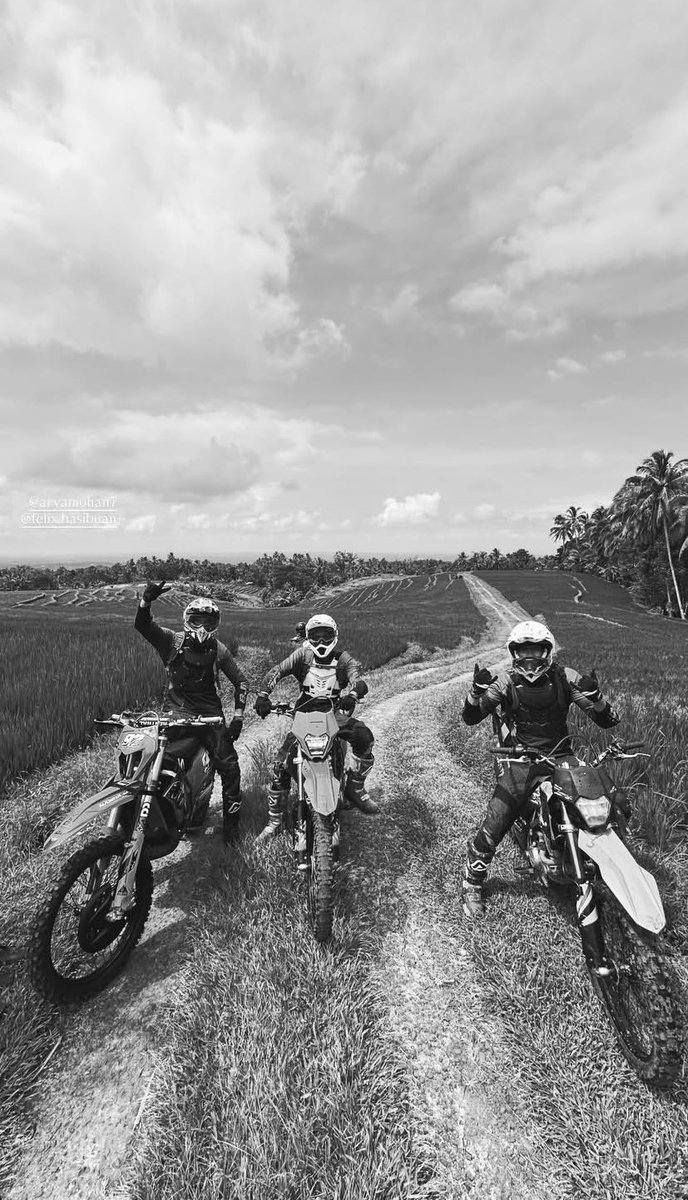 𝓥 🎀 tweet media