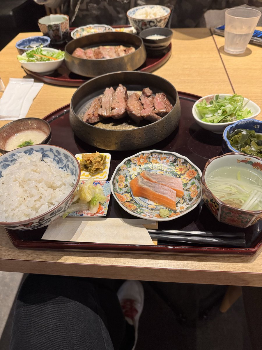 dantyo8842's tweet photo. 牛タンめっちゃうまい https://t.co/qrIa0KS2Me