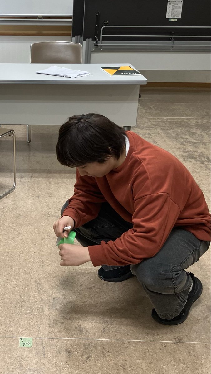 mufukan's tweet photo. 【稽古場の様子】

本日の稽古‼️
メジャーで測って、舞台の実際の大きさを再現！
本番が近づいてきた感じがして、身が引き締まります✨️

#春から阪大  #劇団六風館 https://t.co/v4gqKzPFJC