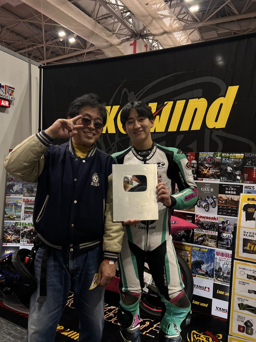 MACHMASUTA's tweet photo. 望月ミキさんにも、ヘルメット持っている、事情はなしたら、ヘルメットを撫でてくれました、 https://t.co/XP9Ip2iw10