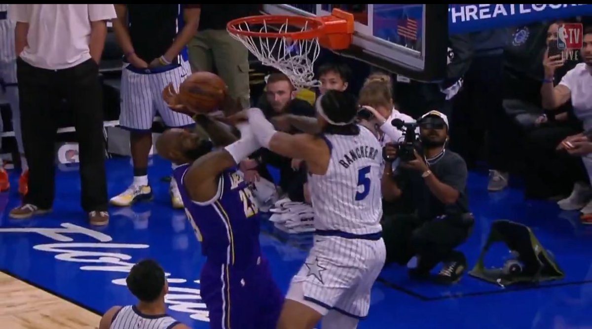 DripMuse tweet media