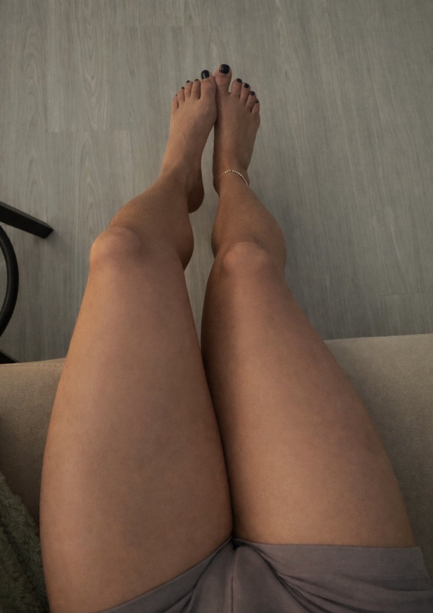 kanoseishin's tweet photo. 最近喜欢拍脚。过来让妈妈踩一下下。
#feet #footfetish #足控 https://t.co/N3r8MiF5fJ
