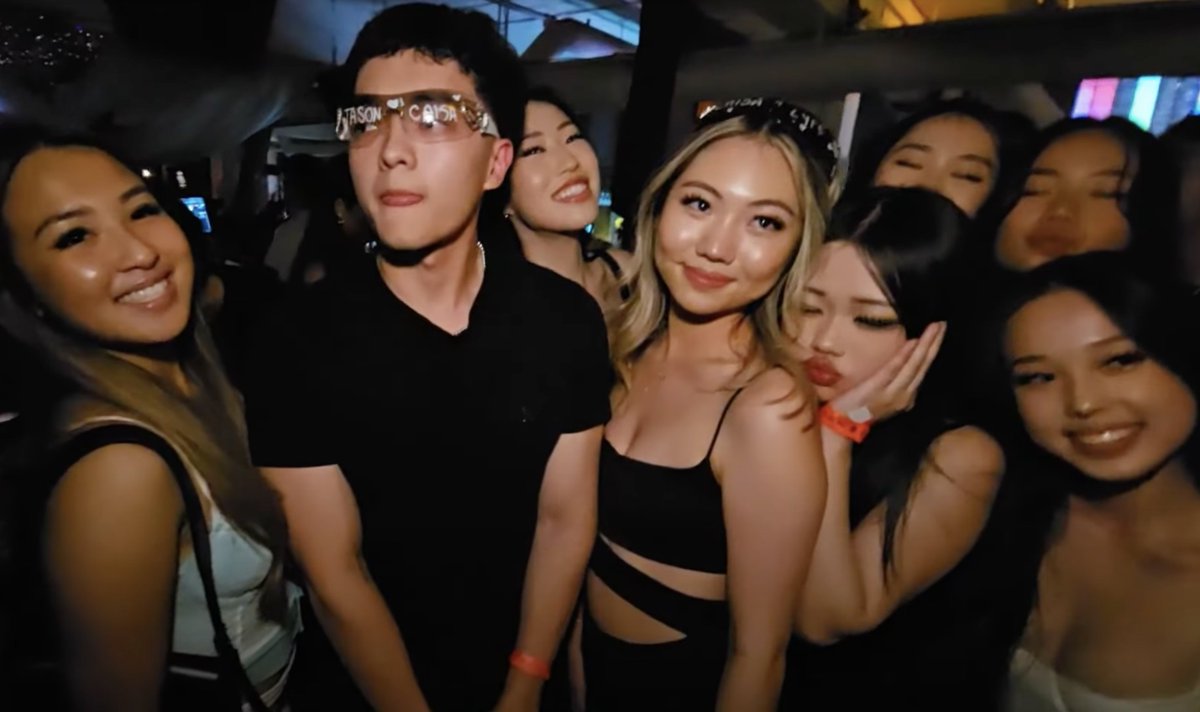 Razerr_td tweet media