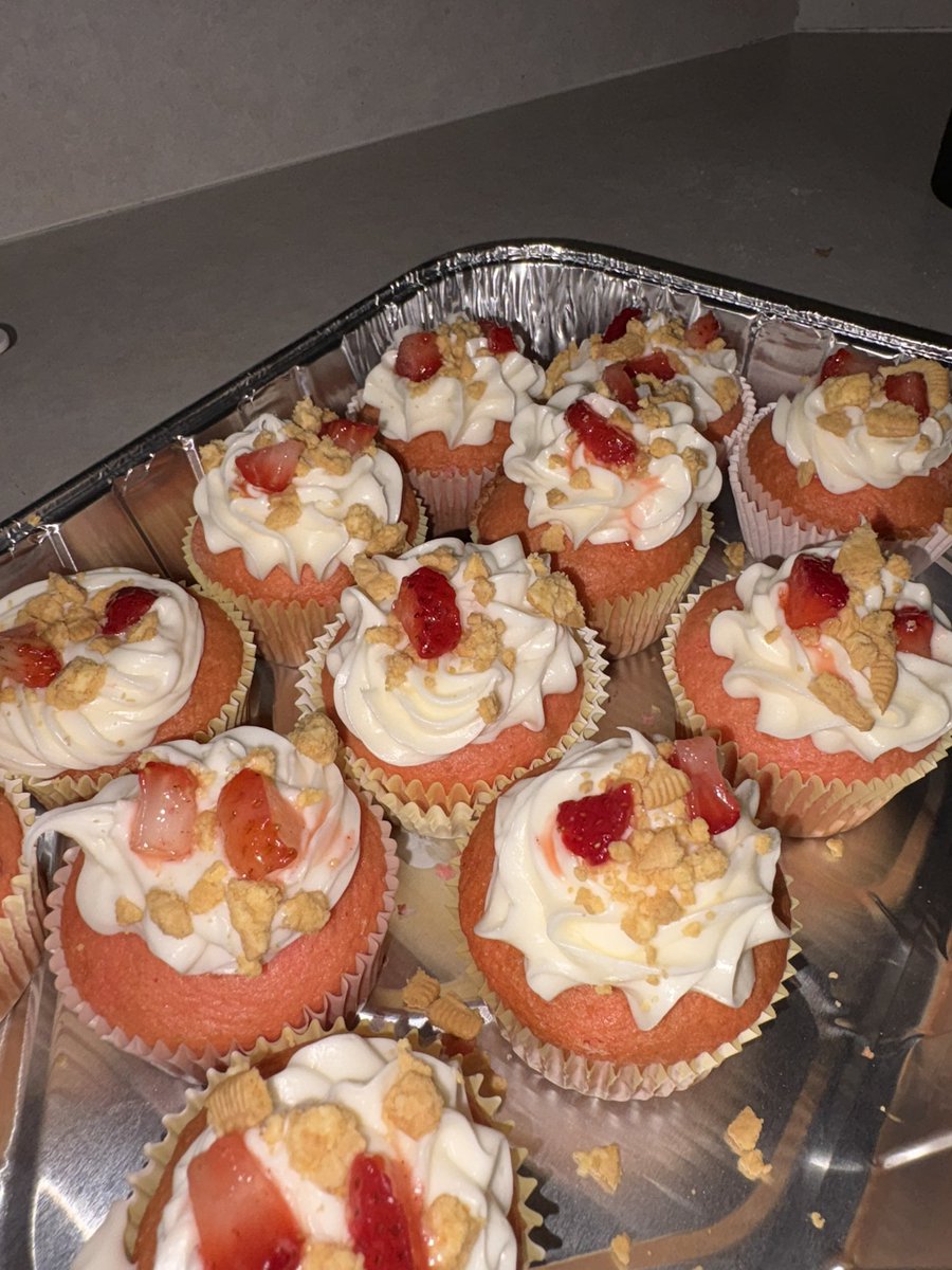 rayn🍷☽☾ tweet media