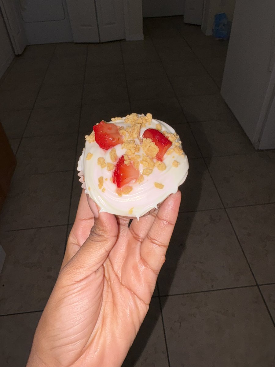 rayn🍷☽☾ tweet media