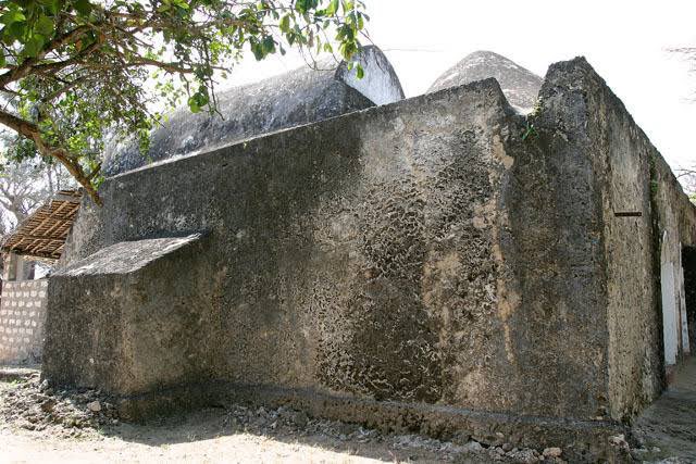 𝙴𝚖𝚒𝚛 of #𝟶𝟶𝟷 tweet media