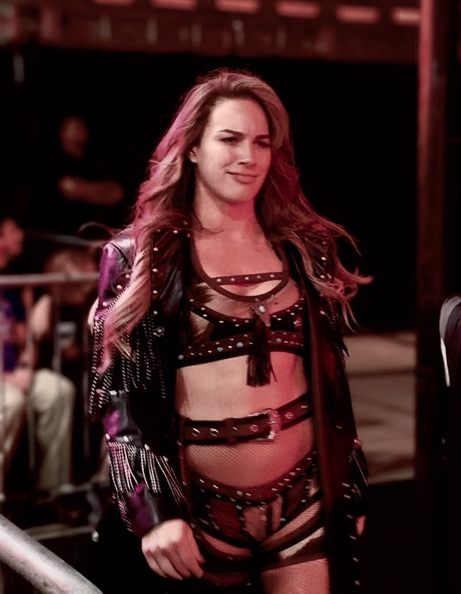 𝐌𝐢𝐬𝐬 𝐇𝐞𝐧𝐥𝐞𝐲 //Not @/FallonHenleyWWE tweet media