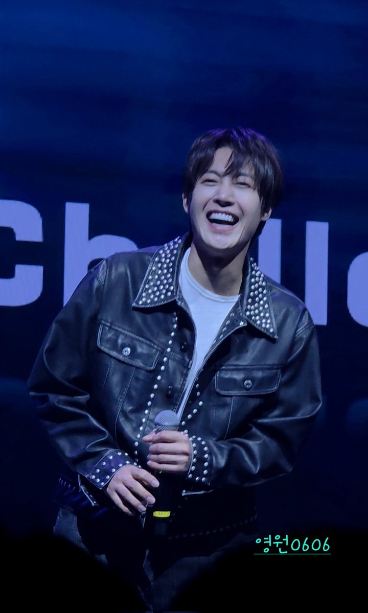 2026 KIM HYUN JOONG FANMEETING IN QINDAO

도마 챌린지도 귀엽고 다 멋있었지만
팬들이 의자에 앉은 거 안 보인다니까
냅다 쇼파 등받이에 올라가 앉아서 진행해준 게 레알 김현중한테 치이는 부분😆🥹💚👽💚

#김현중
#KimHyunJoong
#キム·ヒョンジュン 
#HENECIA