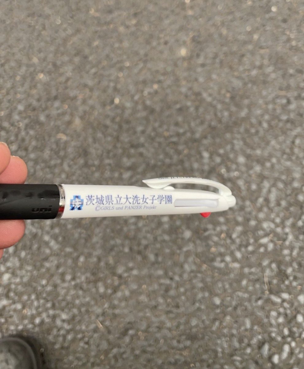 話題の面白ツイ図鑑 tweet media