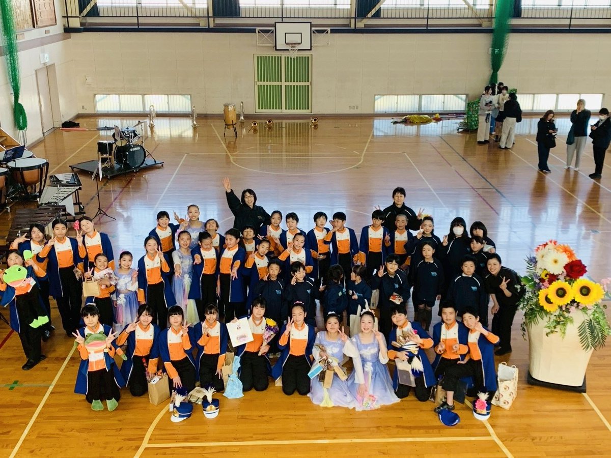SouthWinds2002's tweet photo. 今日も元気にマーチング🎶

3月21日はファイナルコンサート（卒団式）が行われました🎵1年間の感謝の気持ちを込めて演奏することができました✨

１年間、御理解・御協力そしてたくさんの応援をいただき、本当にありがとうございました😊４月からの新体制サウスウインズも引き続き宜しくお願いします🙇‍♀️ https://t.co/krmLLtXfmn