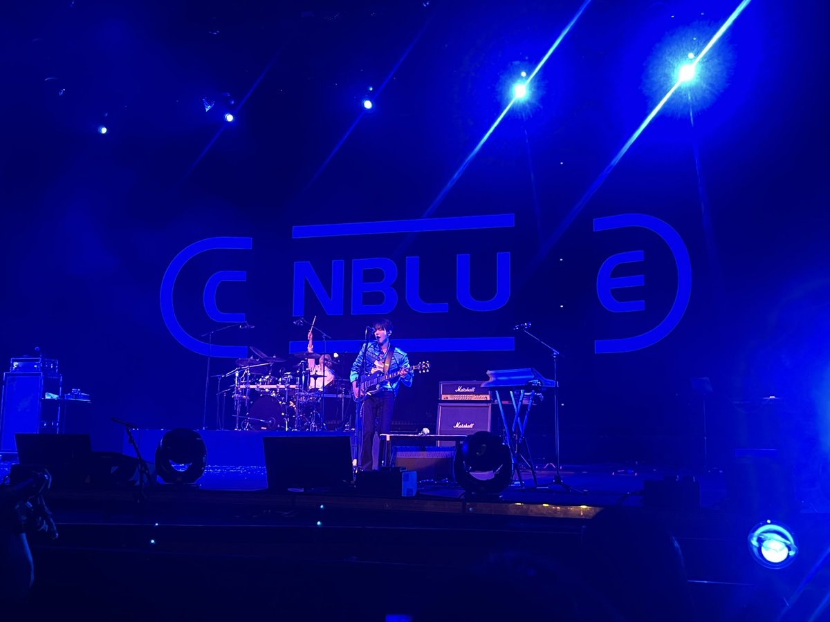 Wintercherub's tweet photo. It’s been a while…Code Name: Remarkable 💙 #CNBLUE #3LOGYINSG https://t.co/aREZ2dlIf1