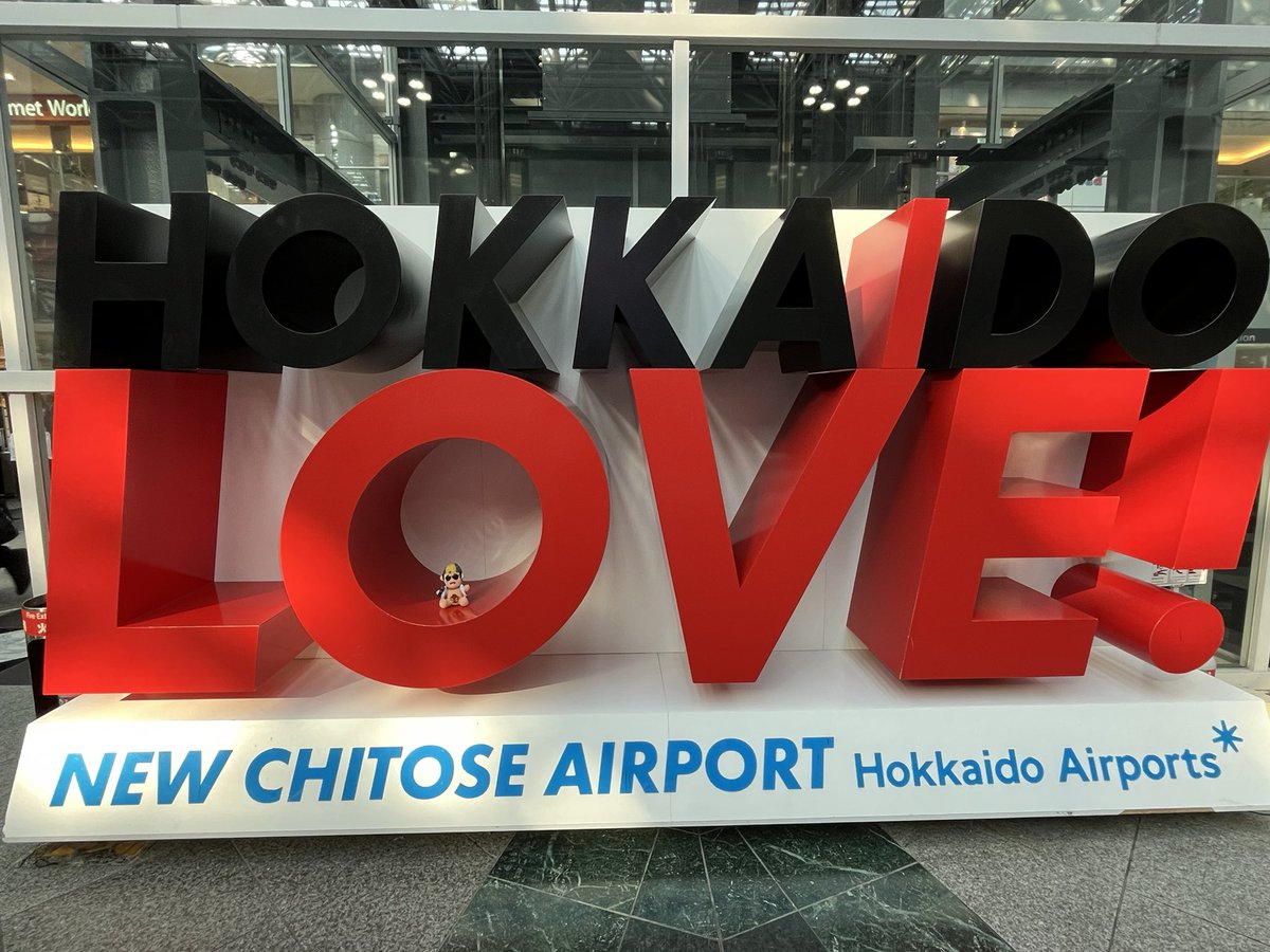 hamaco55's tweet photo. 新千歳空港→中部国際空港

🏊飛行機ではなく泳いで到着🏊

#SEAMO20thANNIVERSARYTOUR～tobecontinued～追加公演 https://t.co/UGHPgRgkay