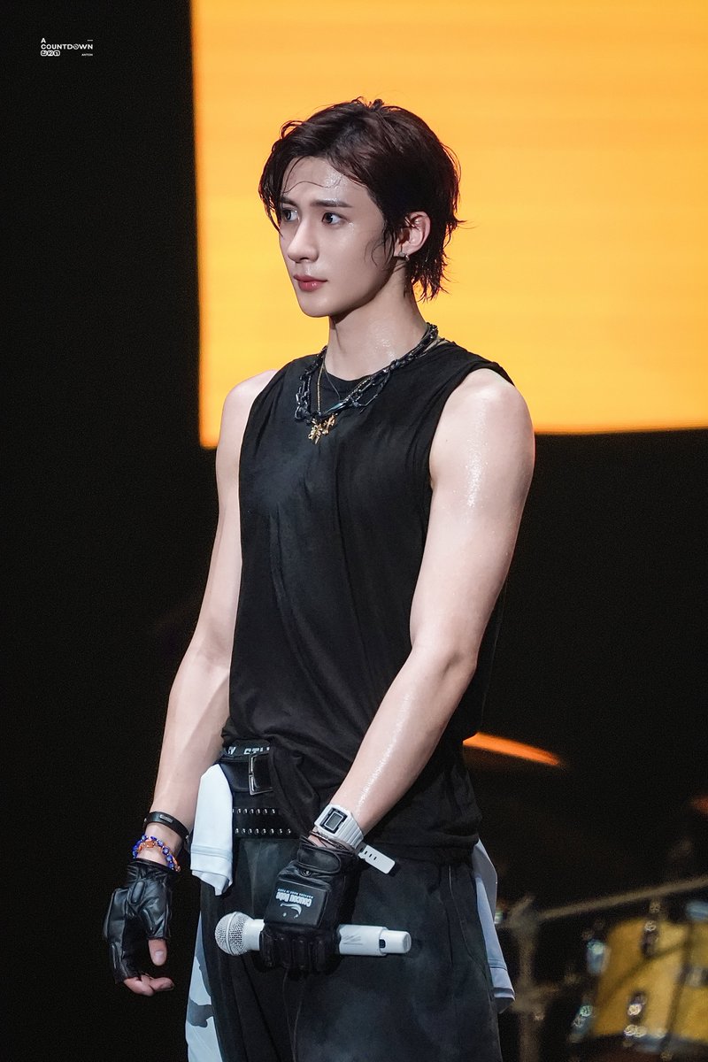 ACOUNTDOWN321 tweet media