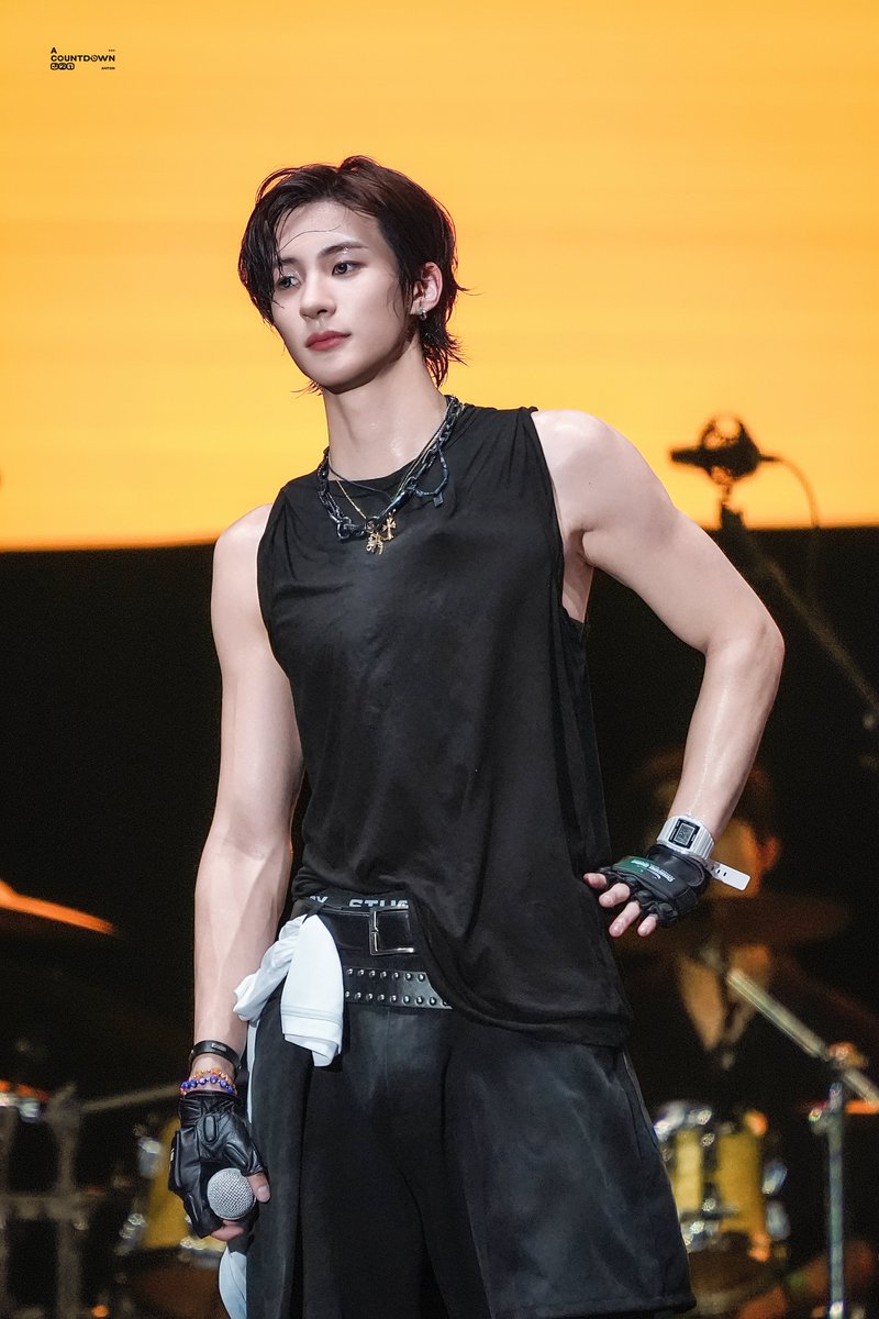 ACOUNTDOWN321 tweet media