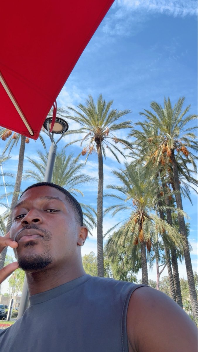 𝔇𝔐ℭ𝔍🤴🏾 tweet media