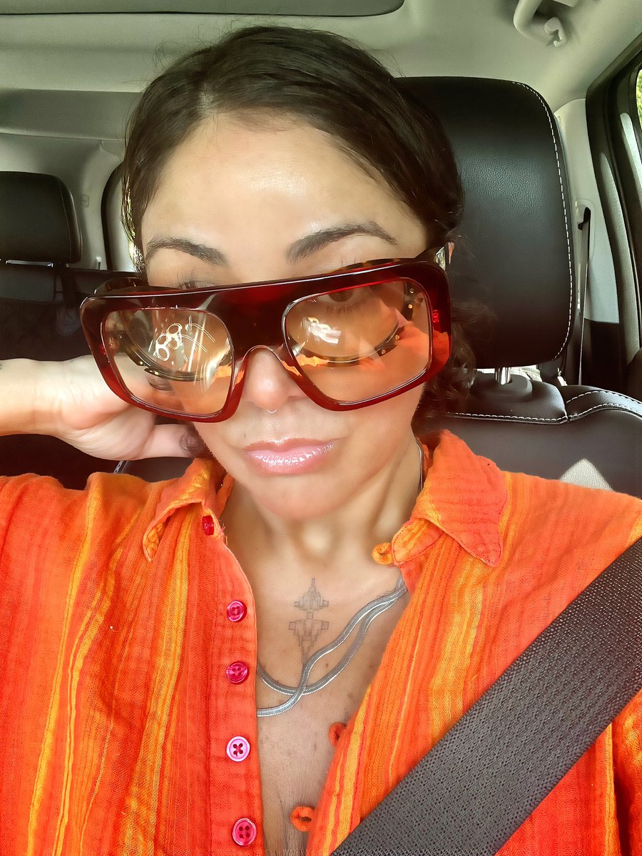 CHELLA 🪳 tweet media