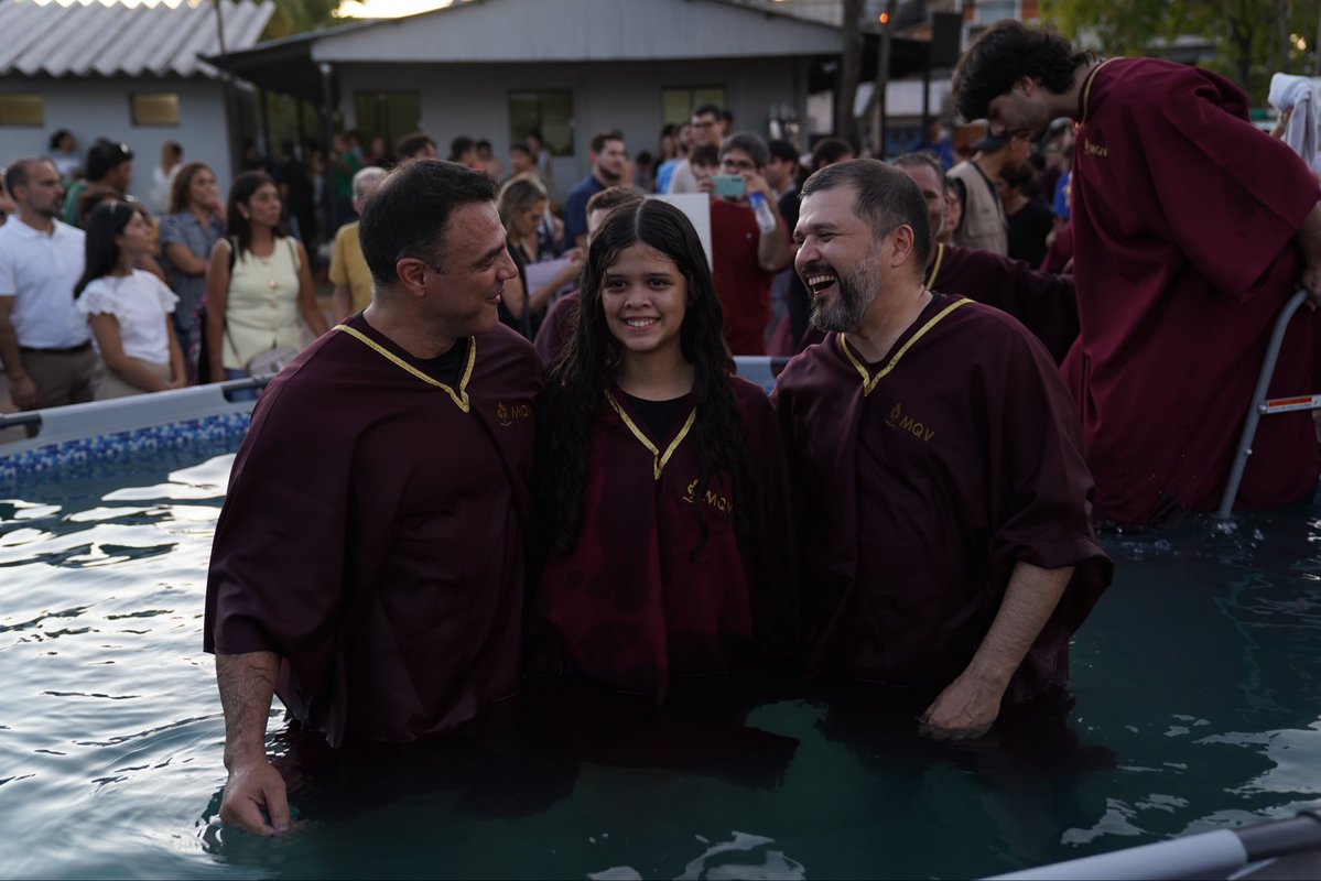 Más Que Vencedores tweet media