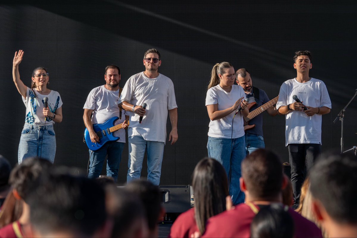 Más Que Vencedores tweet media